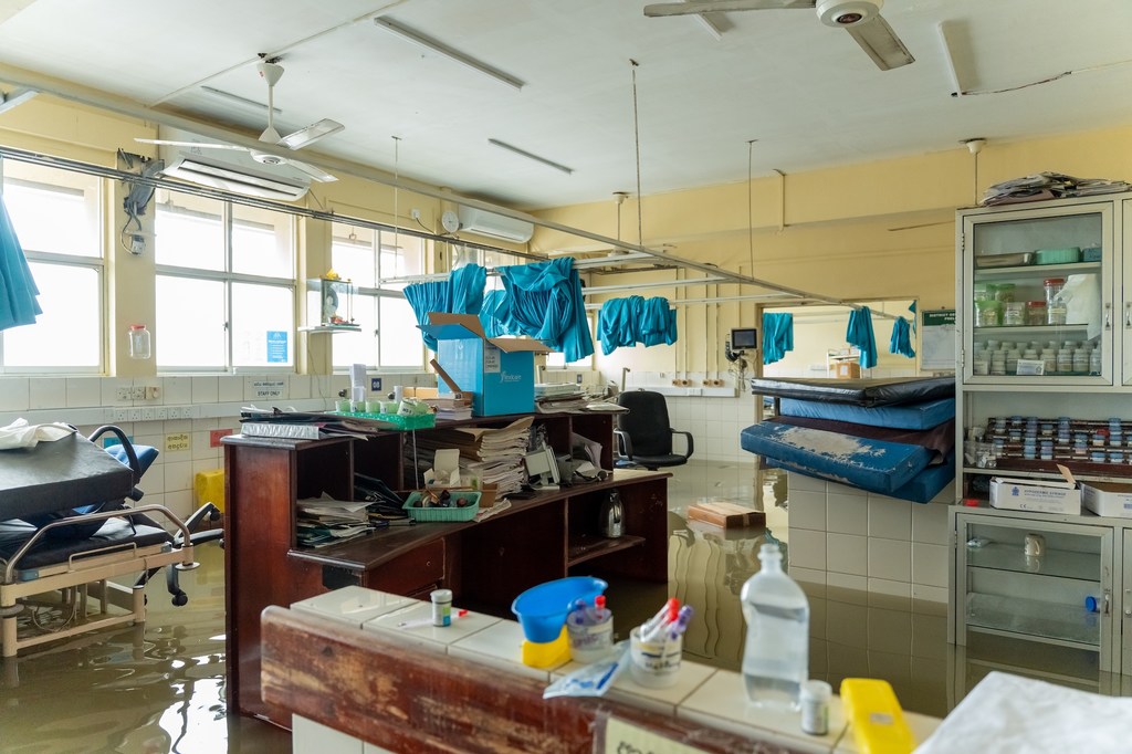 В Шри-Ланке затоплены несколько больниц.